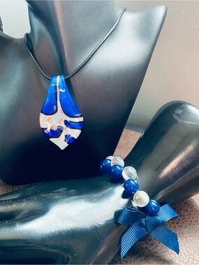 Hand Blown Blue & White  Glass Swirl Leaf Pendant Necklace with Beaded Bracelet